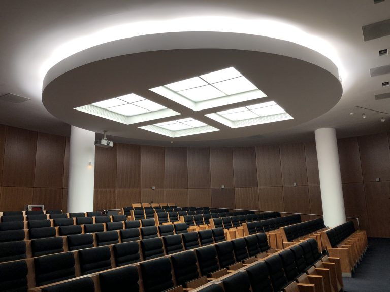 Centro Hospitalar Universitário do Porto: Iluminação Interior